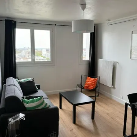 Appartement Skyscraper Overlooking La Villette